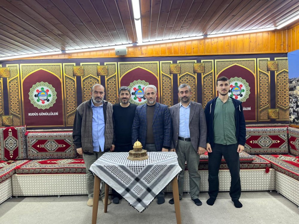 Kudüs Gönüllüleri Derneğine iade-i ziyarette bulunduk.